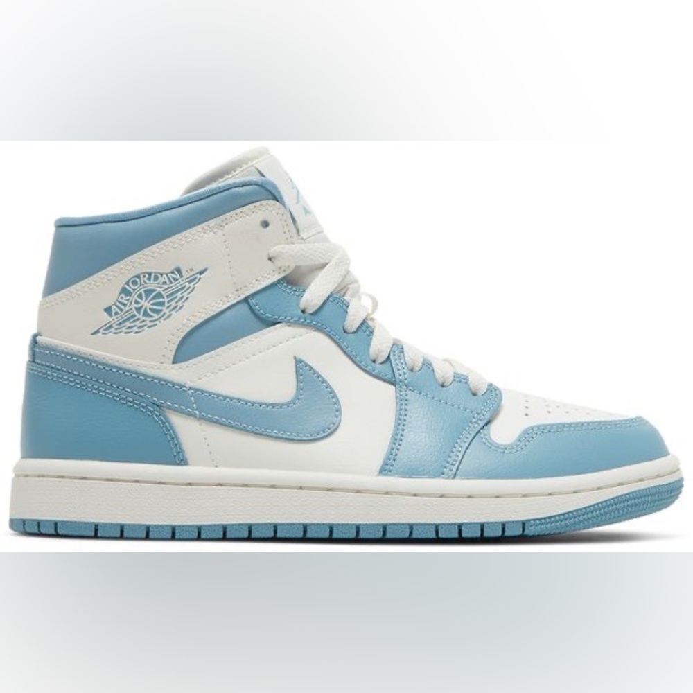 Women’s air jordan 1 university blue sneakers
